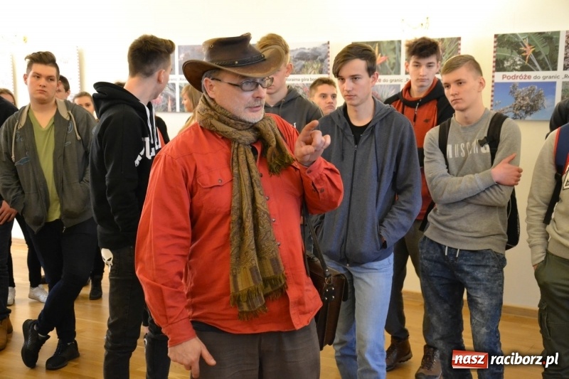 Zdjęcie w galerii na portalu naszraciborz.pl: Młodzież szkolna wzięła udział na Zamku Piastowskim w spotkaniu z Kasią Czemplik i Robertem Czerniakiem wiadomości z regionu