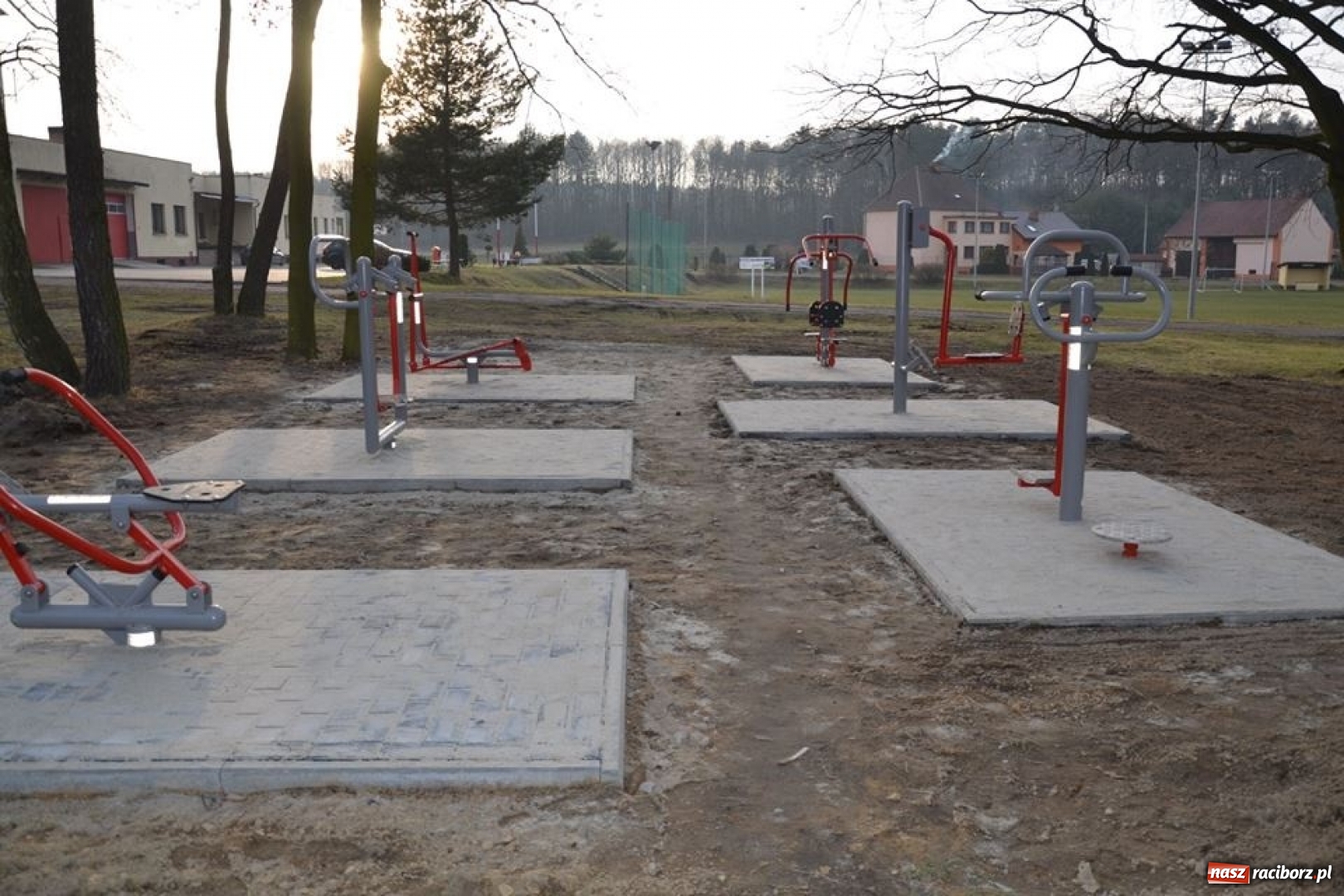 Zdjęcie w galerii na portalu naszraciborz.pl: Nowy plac zabaw i siłownia w rudzkich lasach  wiadomości z regionu