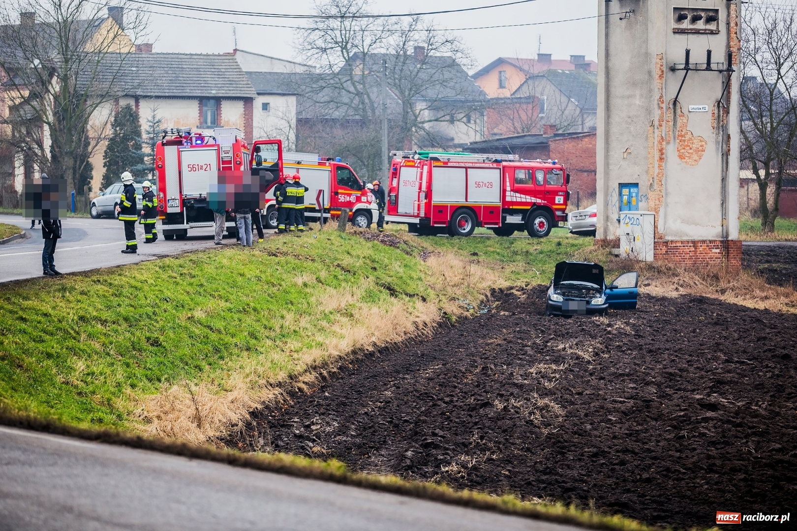 Zdjęcie w galerii na portalu naszraciborz.pl: Daewoo lanos dachował w Samborowicach  wiadomości z regionu