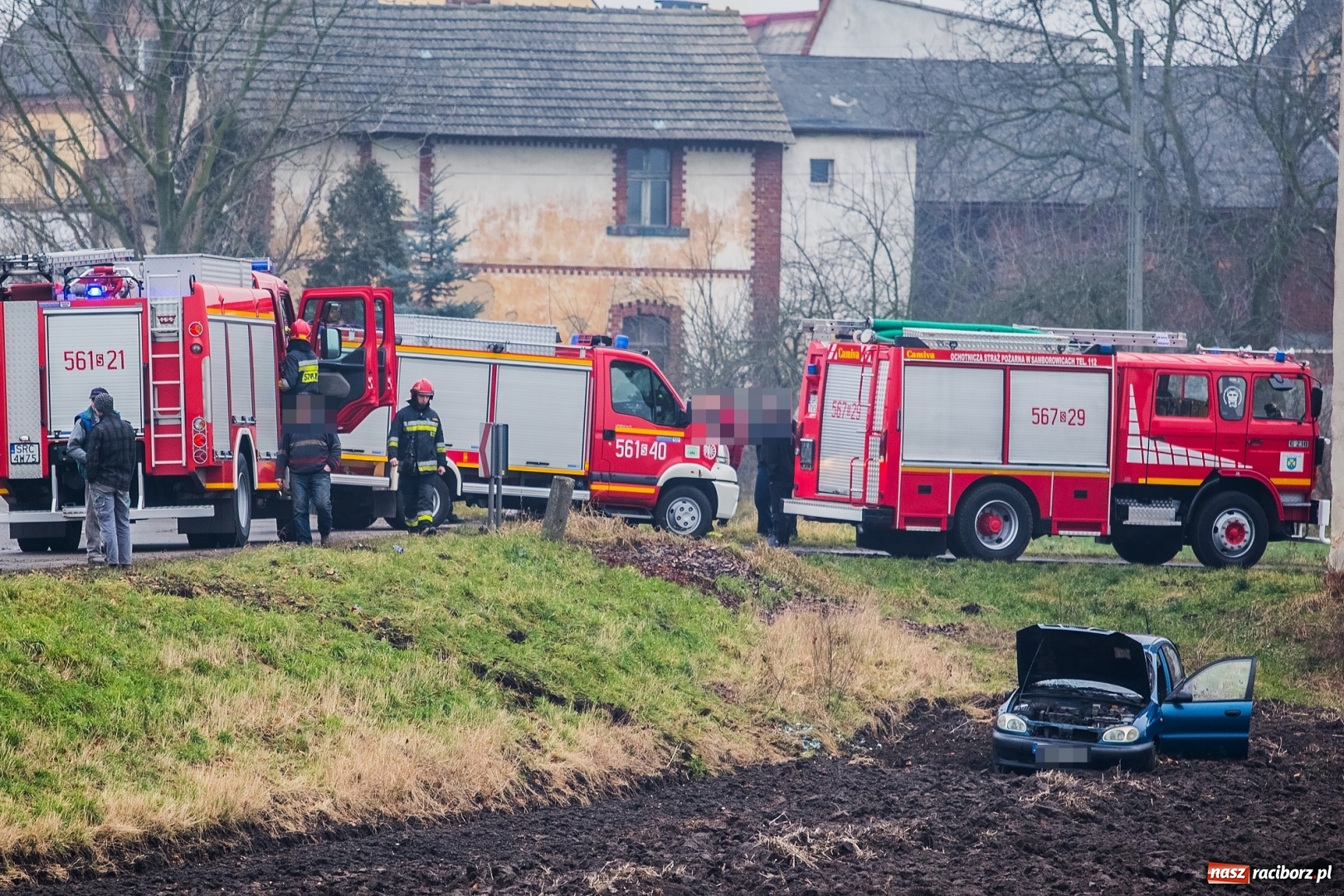 Zdjęcie w galerii na portalu naszraciborz.pl: Daewoo lanos dachował w Samborowicach  wiadomości z regionu