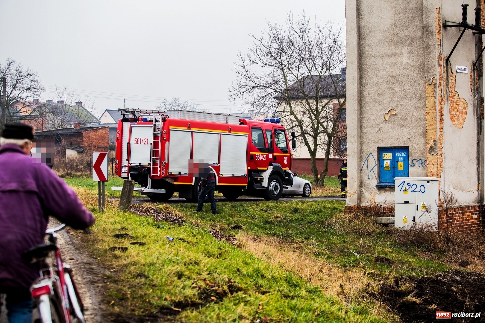 Zdjęcie w galerii na portalu naszraciborz.pl: Daewoo lanos dachował w Samborowicach  wiadomości z regionu