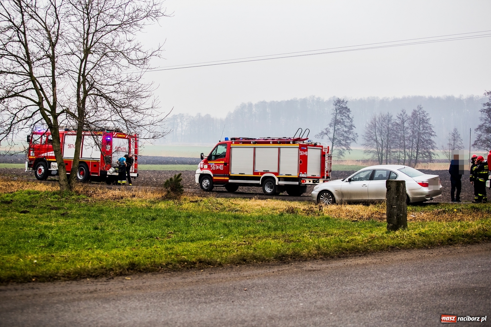Zdjęcie w galerii na portalu naszraciborz.pl: Daewoo lanos dachował w Samborowicach  wiadomości z regionu