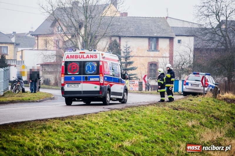 Zdjęcie w galerii na portalu naszraciborz.pl: Daewoo lanos dachował w Samborowicach  wiadomości z regionu