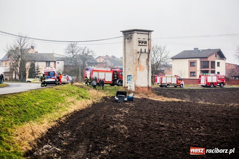 Zdjęcie w galerii na portalu naszraciborz.pl: Daewoo lanos dachował w Samborowicach  wiadomości z regionu