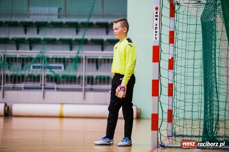 Zdjęcie w galerii na portalu naszraciborz.pl: Zimowa Liga Halowej Piłki Nożnej Młodzików w Arenie Rafako wiadomości z regionu