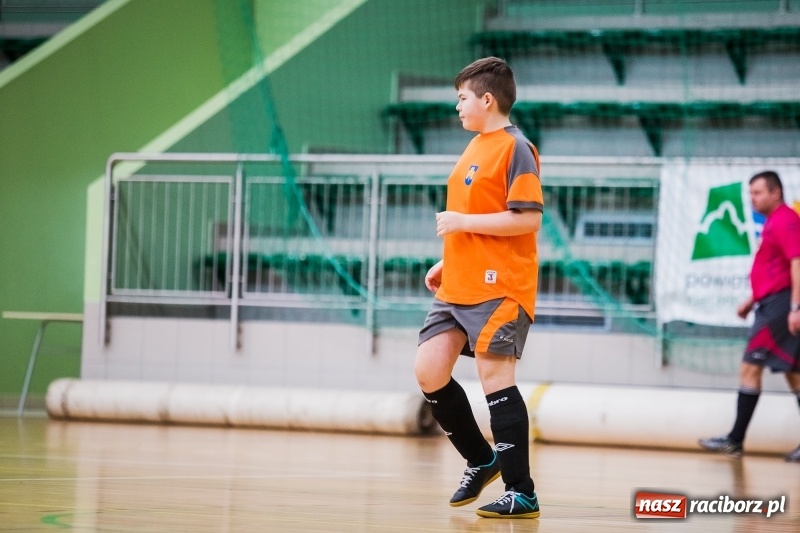 Zdjęcie w galerii na portalu naszraciborz.pl: Zimowa Liga Halowej Piłki Nożnej Młodzików w Arenie Rafako wiadomości z regionu