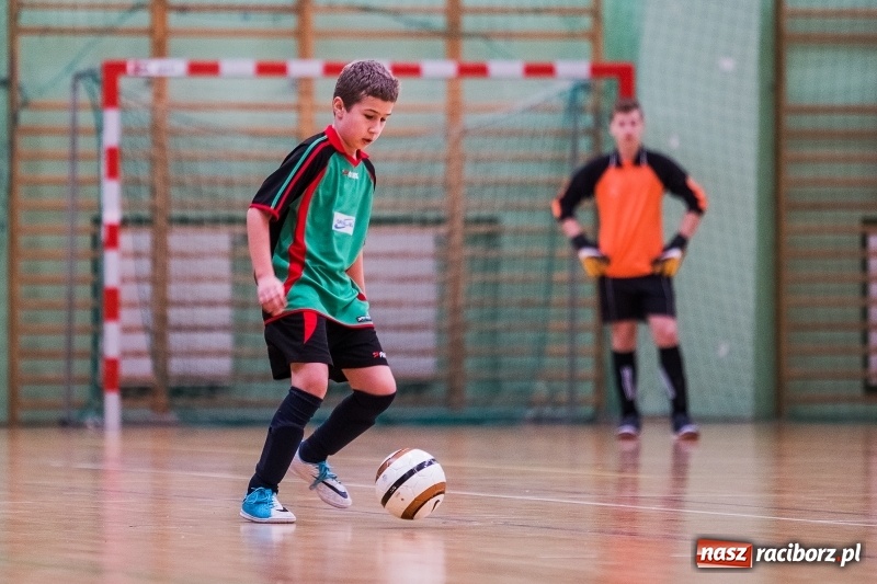 Zdjęcie w galerii na portalu naszraciborz.pl: Zimowa Liga Halowej Piłki Nożnej Młodzików w Arenie Rafako wiadomości z regionu