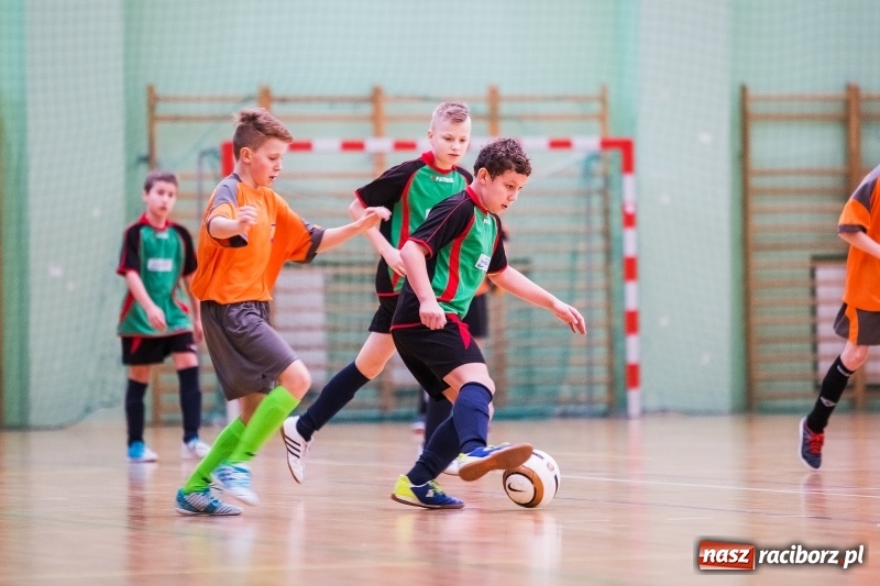 Zdjęcie w galerii na portalu naszraciborz.pl: Zimowa Liga Halowej Piłki Nożnej Młodzików w Arenie Rafako wiadomości z regionu