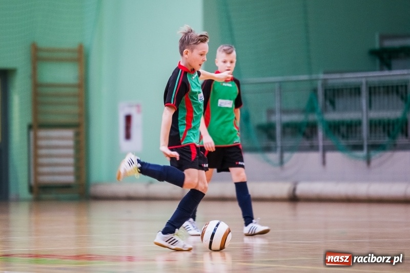 Zdjęcie w galerii na portalu naszraciborz.pl: Zimowa Liga Halowej Piłki Nożnej Młodzików w Arenie Rafako wiadomości z regionu