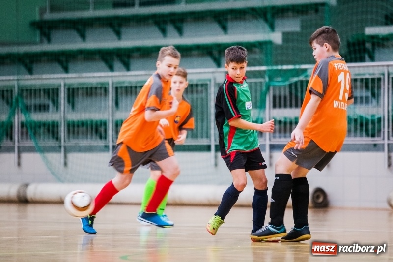 Zdjęcie w galerii na portalu naszraciborz.pl: Zimowa Liga Halowej Piłki Nożnej Młodzików w Arenie Rafako wiadomości z regionu