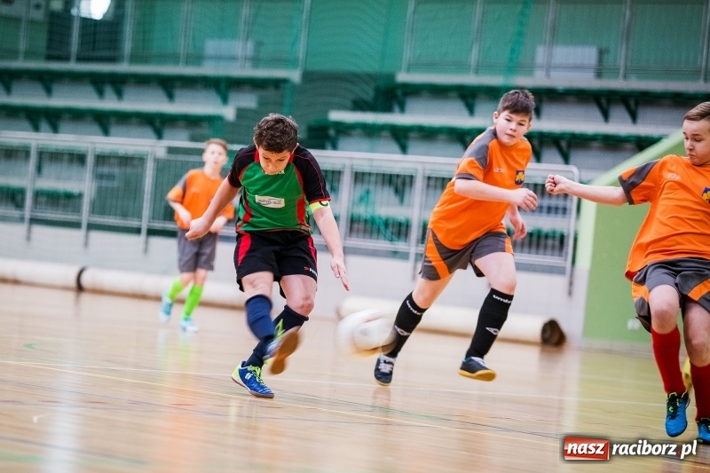 Zdjęcie w galerii na portalu naszraciborz.pl: Zimowa Liga Halowej Piłki Nożnej Młodzików w Arenie Rafako wiadomości z regionu