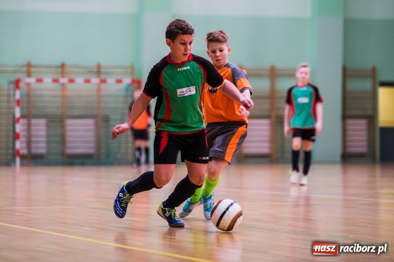 Zdjęcie w galerii na portalu naszraciborz.pl: Zimowa Liga Halowej Piłki Nożnej Młodzików w Arenie Rafako wiadomości z regionu
