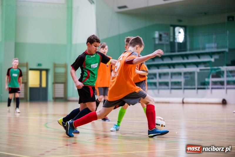 Zdjęcie w galerii na portalu naszraciborz.pl: Zimowa Liga Halowej Piłki Nożnej Młodzików w Arenie Rafako wiadomości z regionu
