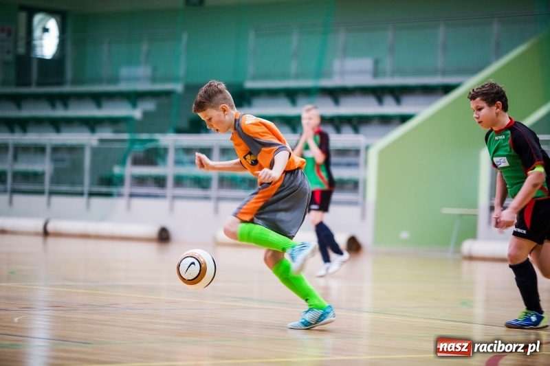 Zdjęcie w galerii na portalu naszraciborz.pl: Zimowa Liga Halowej Piłki Nożnej Młodzików w Arenie Rafako wiadomości z regionu