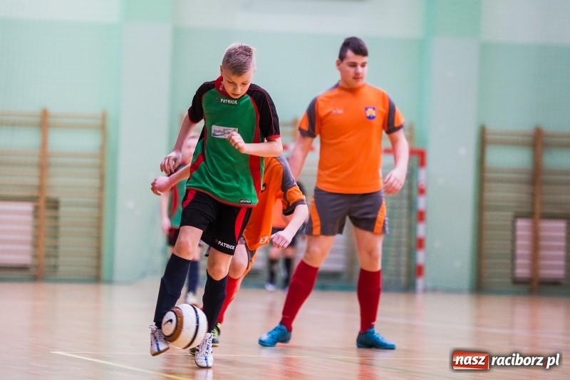 Zdjęcie w galerii na portalu naszraciborz.pl: Zimowa Liga Halowej Piłki Nożnej Młodzików w Arenie Rafako wiadomości z regionu