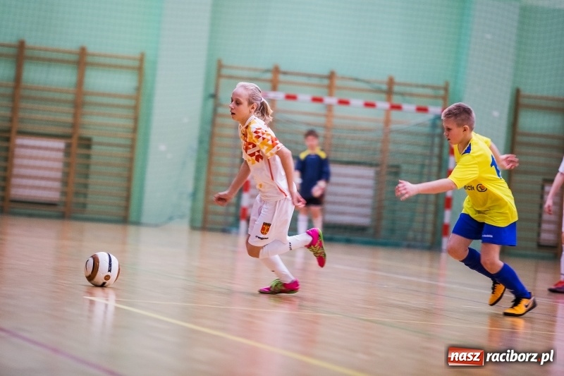 Zdjęcie w galerii na portalu naszraciborz.pl: Zimowa Liga Halowej Piłki Nożnej Młodzików w Arenie Rafako wiadomości z regionu