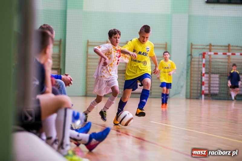 Zdjęcie w galerii na portalu naszraciborz.pl: Zimowa Liga Halowej Piłki Nożnej Młodzików w Arenie Rafako wiadomości z regionu