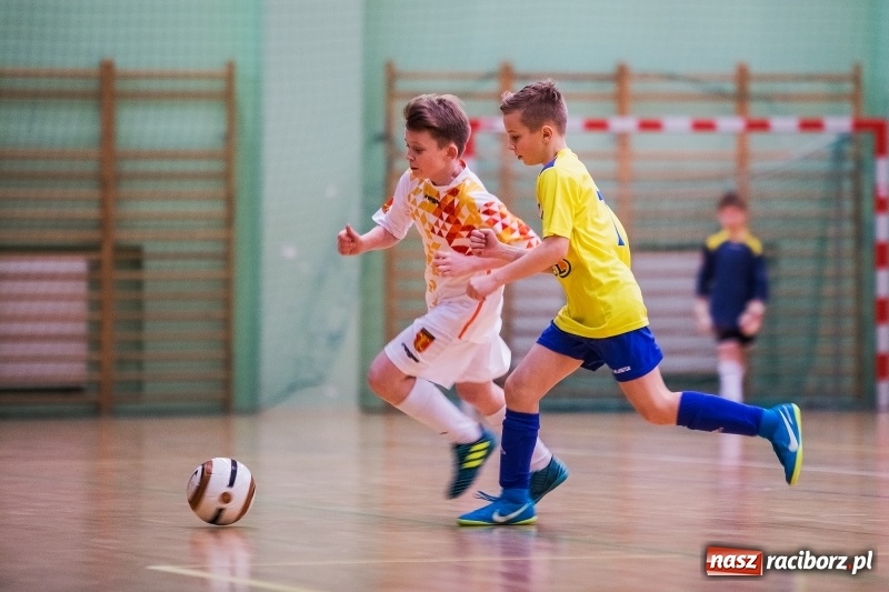 Zdjęcie w galerii na portalu naszraciborz.pl: Zimowa Liga Halowej Piłki Nożnej Młodzików w Arenie Rafako wiadomości z regionu
