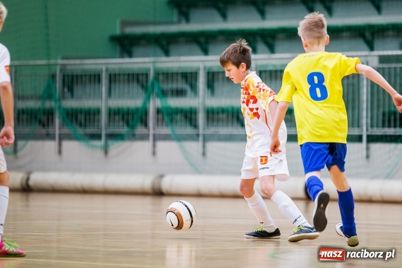 Zdjęcie w galerii na portalu naszraciborz.pl: Zimowa Liga Halowej Piłki Nożnej Młodzików w Arenie Rafako wiadomości z regionu