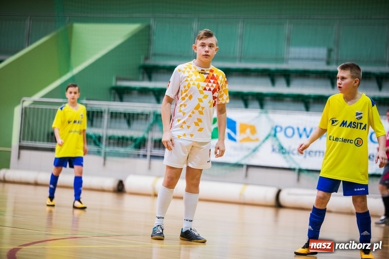 Zdjęcie w galerii na portalu naszraciborz.pl: Zimowa Liga Halowej Piłki Nożnej Młodzików w Arenie Rafako wiadomości z regionu