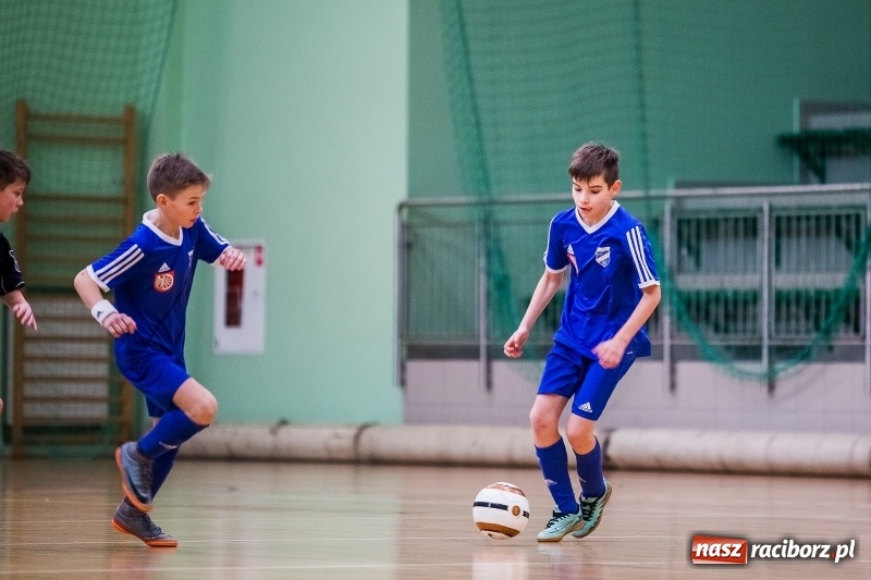 Zdjęcie w galerii na portalu naszraciborz.pl: Zimowa Liga Halowej Piłki Nożnej Młodzików w Arenie Rafako wiadomości z regionu
