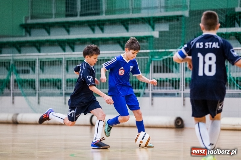 Zdjęcie w galerii na portalu naszraciborz.pl: Zimowa Liga Halowej Piłki Nożnej Młodzików w Arenie Rafako wiadomości z regionu
