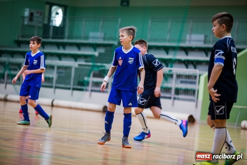 Zdjęcie w galerii na portalu naszraciborz.pl: Zimowa Liga Halowej Piłki Nożnej Młodzików w Arenie Rafako wiadomości z regionu