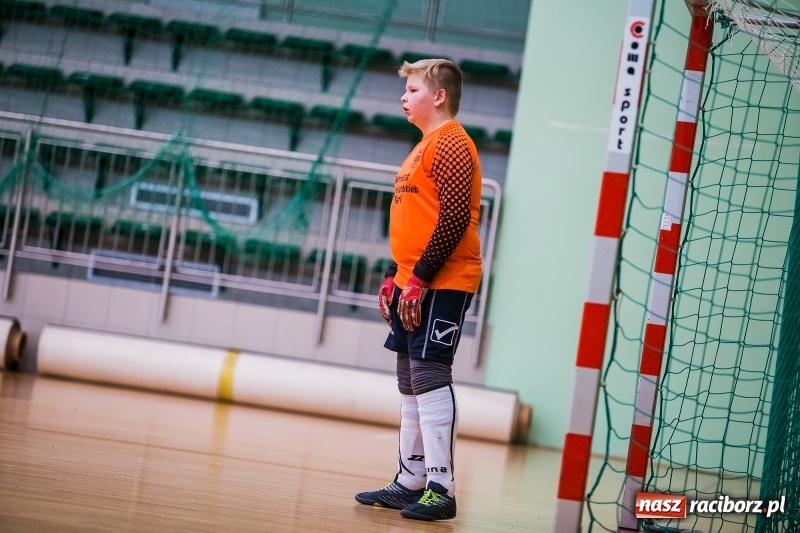 Zdjęcie w galerii na portalu naszraciborz.pl: Zimowa Liga Halowej Piłki Nożnej Młodzików w Arenie Rafako wiadomości z regionu
