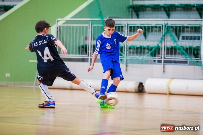 Zdjęcie w galerii na portalu naszraciborz.pl: Zimowa Liga Halowej Piłki Nożnej Młodzików w Arenie Rafako wiadomości z regionu