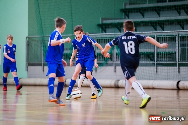 Zdjęcie w galerii na portalu naszraciborz.pl: Zimowa Liga Halowej Piłki Nożnej Młodzików w Arenie Rafako wiadomości z regionu