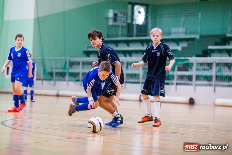 Zdjęcie w galerii na portalu naszraciborz.pl: Zimowa Liga Halowej Piłki Nożnej Młodzików w Arenie Rafako wiadomości z regionu