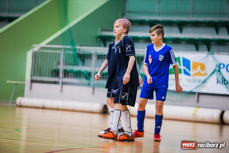 Zdjęcie w galerii na portalu naszraciborz.pl: Zimowa Liga Halowej Piłki Nożnej Młodzików w Arenie Rafako wiadomości z regionu