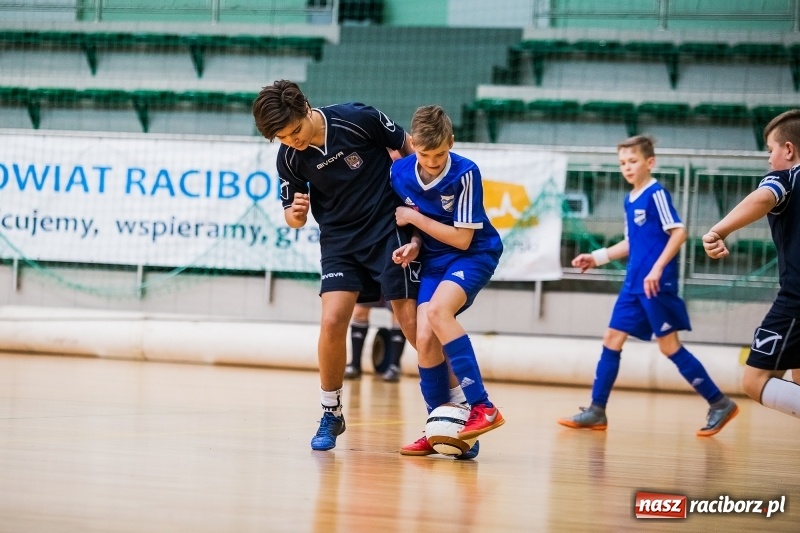 Zdjęcie w galerii na portalu naszraciborz.pl: Zimowa Liga Halowej Piłki Nożnej Młodzików w Arenie Rafako wiadomości z regionu