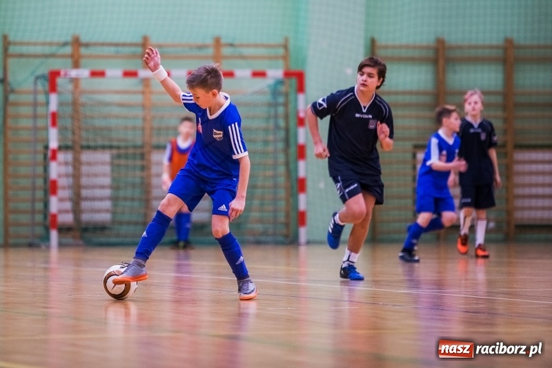 Zdjęcie w galerii na portalu naszraciborz.pl: Zimowa Liga Halowej Piłki Nożnej Młodzików w Arenie Rafako wiadomości z regionu