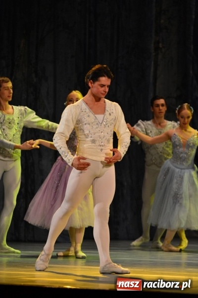 Zdjęcie w galerii na portalu naszraciborz.pl: Jezioro Łabędzie na scenie RCK. Sala wypełniona po brzegi wiadomości z regionu