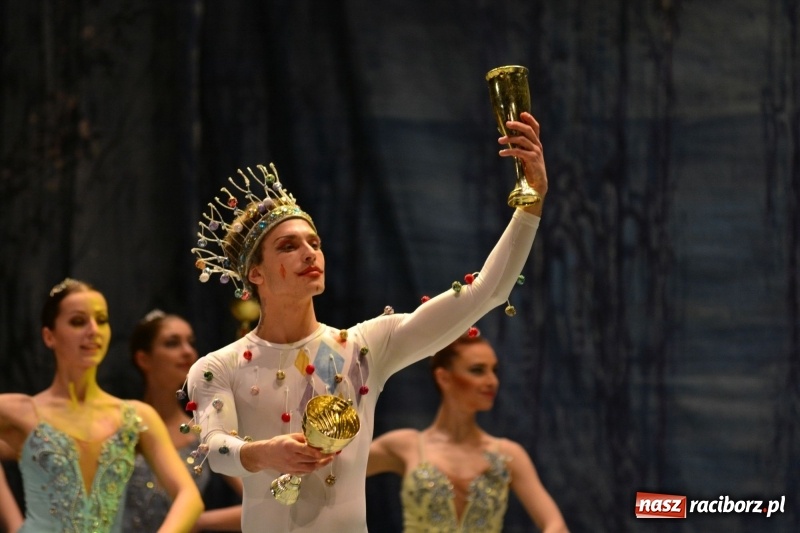 Zdjęcie w galerii na portalu naszraciborz.pl: Jezioro Łabędzie na scenie RCK. Sala wypełniona po brzegi wiadomości z regionu