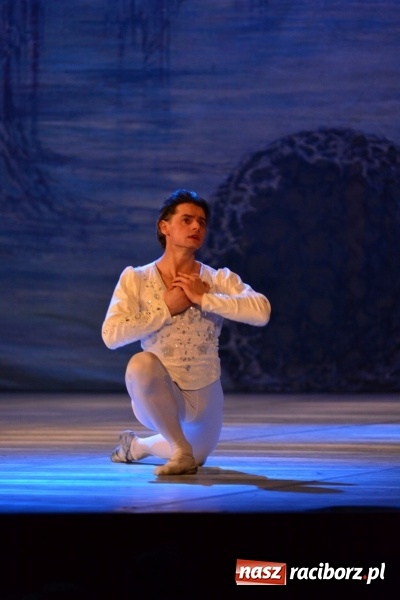 Zdjęcie w galerii na portalu naszraciborz.pl: Jezioro Łabędzie na scenie RCK. Sala wypełniona po brzegi wiadomości z regionu