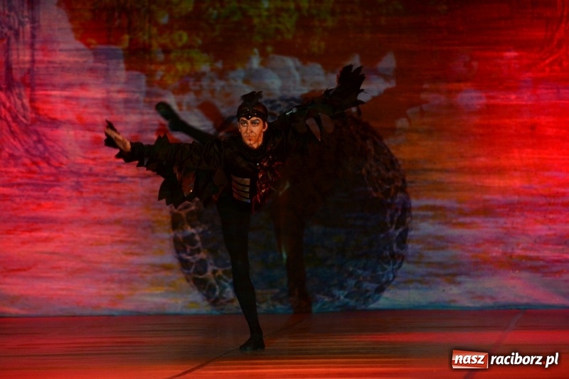 Zdjęcie w galerii na portalu naszraciborz.pl: Jezioro Łabędzie na scenie RCK. Sala wypełniona po brzegi wiadomości z regionu