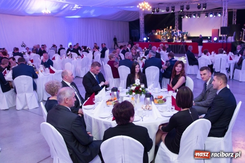 Zdjęcie w galerii na portalu naszraciborz.pl: Pietrowicka gala przedsiębiorczości już po raz trzynasty. Wręczono pięć statuetek wiadomości z regionu