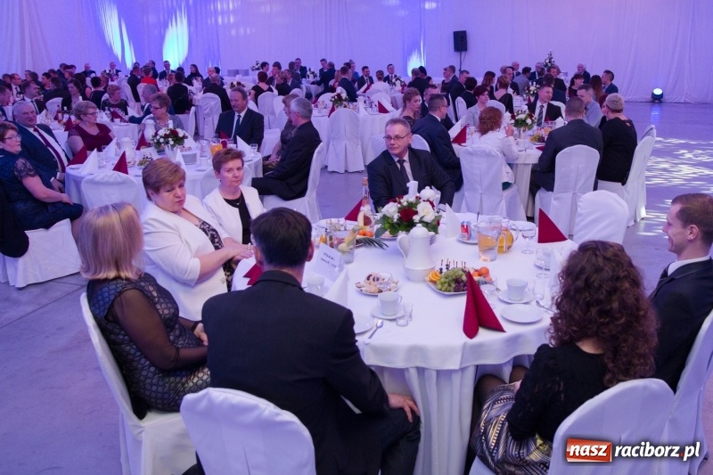 Zdjęcie w galerii na portalu naszraciborz.pl: Pietrowicka gala przedsiębiorczości już po raz trzynasty. Wręczono pięć statuetek wiadomości z regionu