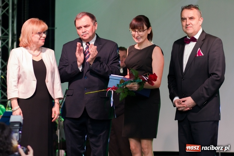 Zdjęcie w galerii na portalu naszraciborz.pl: Pietrowicka gala przedsiębiorczości już po raz trzynasty. Wręczono pięć statuetek wiadomości z regionu
