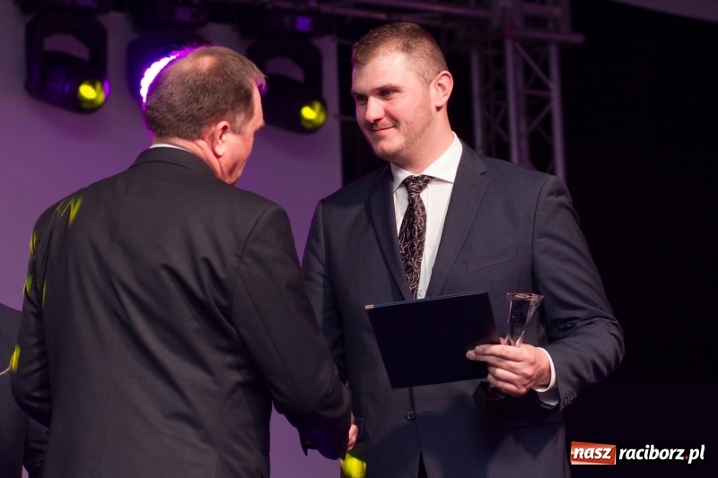 Zdjęcie w galerii na portalu naszraciborz.pl: Pietrowicka gala przedsiębiorczości już po raz trzynasty. Wręczono pięć statuetek wiadomości z regionu
