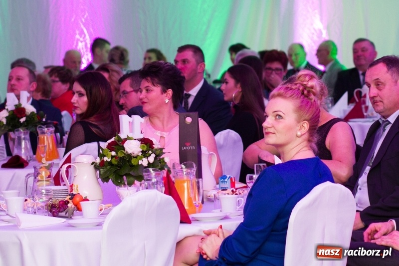 Zdjęcie w galerii na portalu naszraciborz.pl: Pietrowicka gala przedsiębiorczości już po raz trzynasty. Wręczono pięć statuetek wiadomości z regionu
