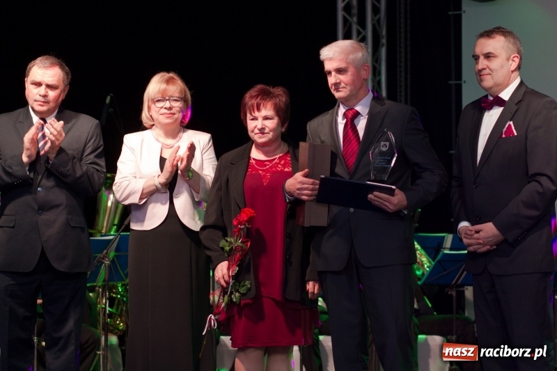 Zdjęcie w galerii na portalu naszraciborz.pl: Pietrowicka gala przedsiębiorczości już po raz trzynasty. Wręczono pięć statuetek wiadomości z regionu