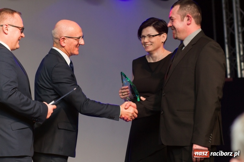 Zdjęcie w galerii na portalu naszraciborz.pl: Pietrowicka gala przedsiębiorczości już po raz trzynasty. Wręczono pięć statuetek wiadomości z regionu
