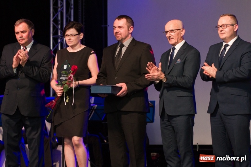 Zdjęcie w galerii na portalu naszraciborz.pl: Pietrowicka gala przedsiębiorczości już po raz trzynasty. Wręczono pięć statuetek wiadomości z regionu