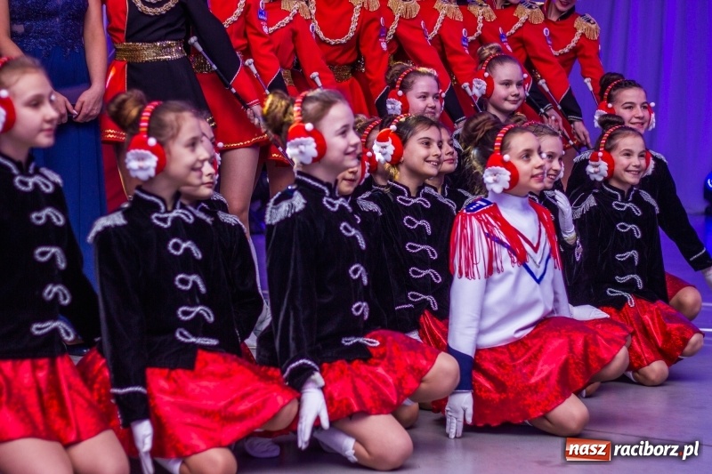 Zdjęcie w galerii na portalu naszraciborz.pl: Pietrowicka gala przedsiębiorczości już po raz trzynasty. Wręczono pięć statuetek wiadomości z regionu