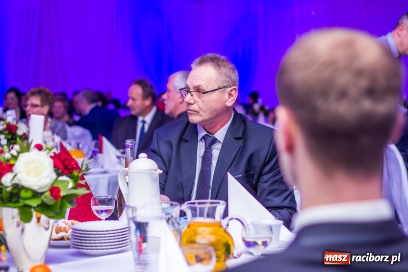 Zdjęcie w galerii na portalu naszraciborz.pl: Pietrowicka gala przedsiębiorczości już po raz trzynasty. Wręczono pięć statuetek wiadomości z regionu