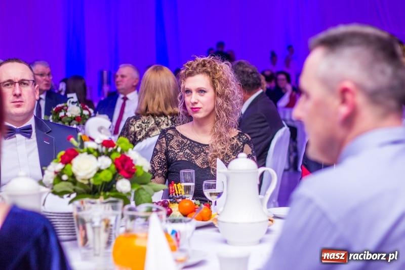 Zdjęcie w galerii na portalu naszraciborz.pl: Pietrowicka gala przedsiębiorczości już po raz trzynasty. Wręczono pięć statuetek wiadomości z regionu