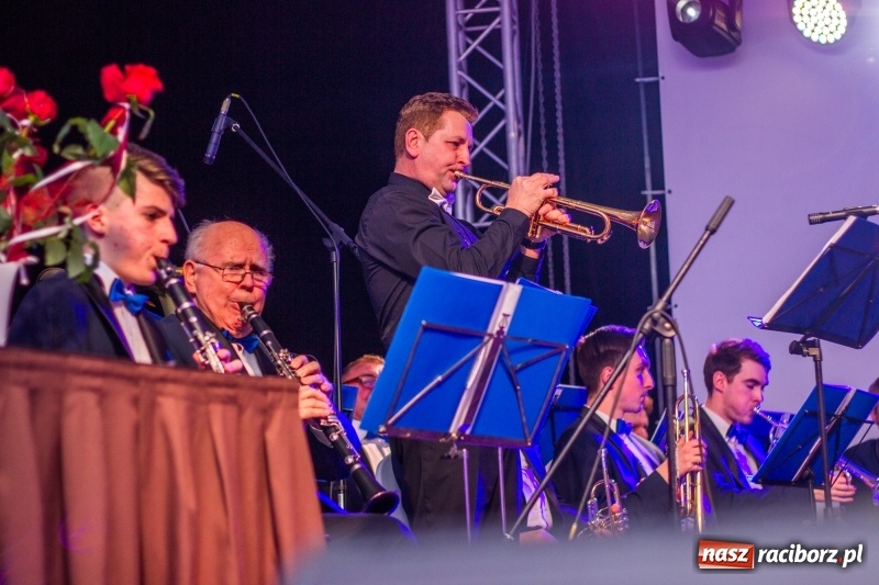 Zdjęcie w galerii na portalu naszraciborz.pl: Pietrowicka gala przedsiębiorczości już po raz trzynasty. Wręczono pięć statuetek wiadomości z regionu